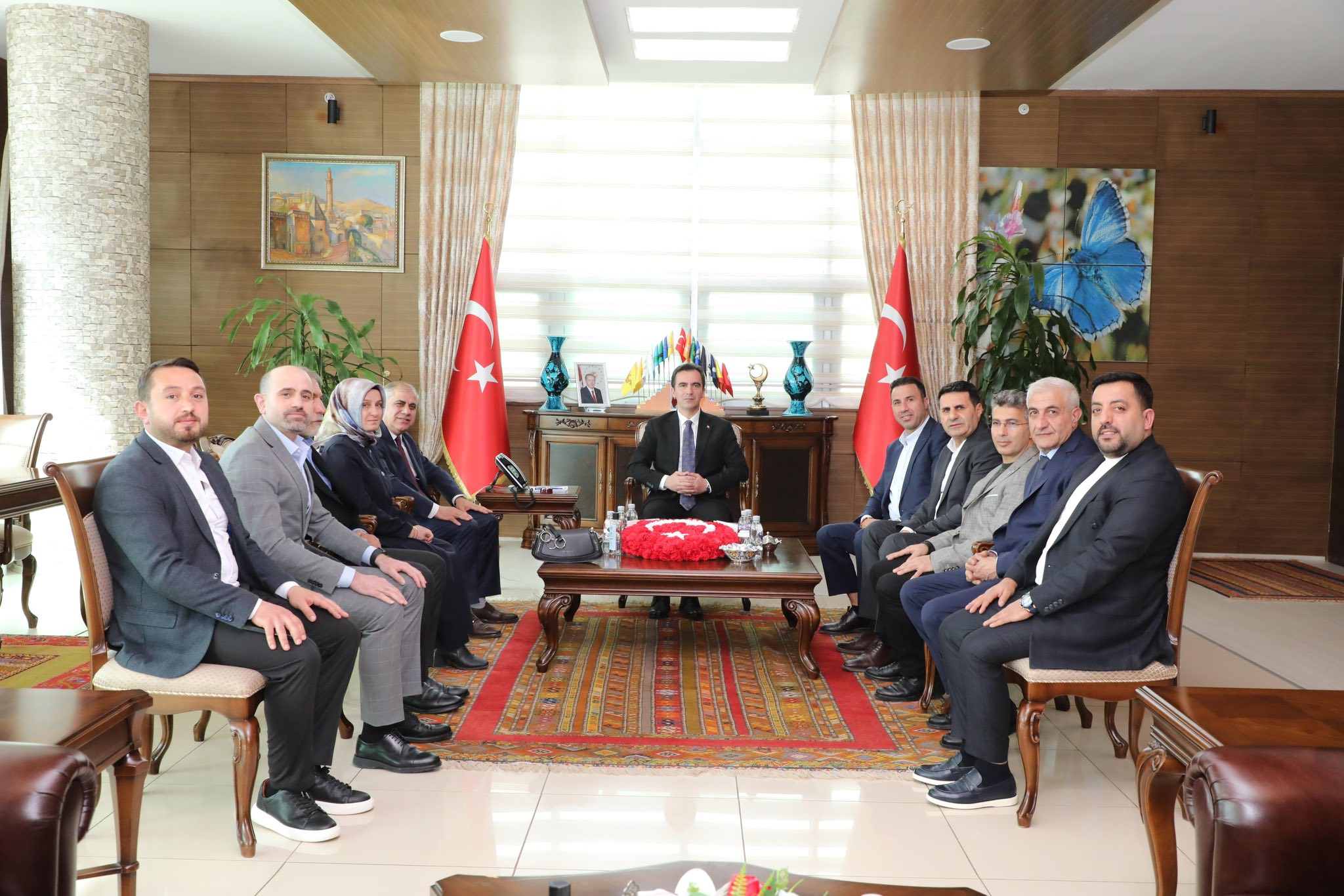 Tatvan Esnaf ve Sanatkarlar Odası Başkanı Hasan Sönmez ve beraberindeki yönetim kurulu üyeleri 